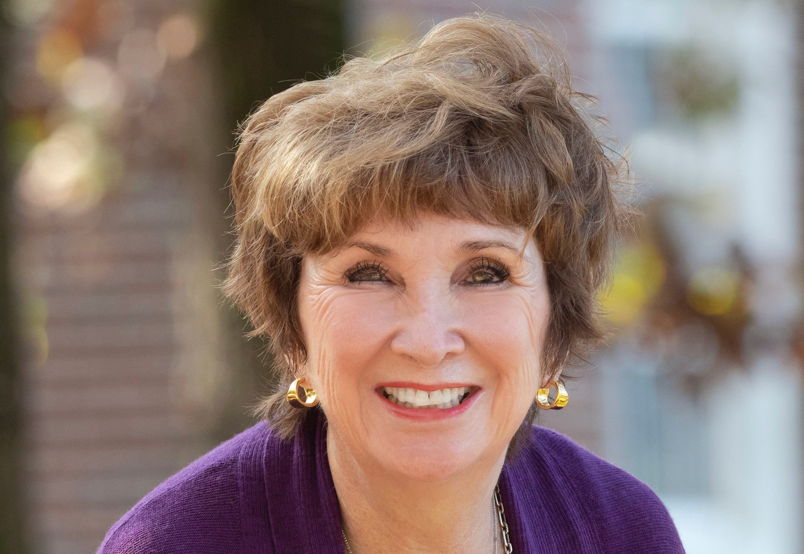 Dr. Suzanne Minarcine